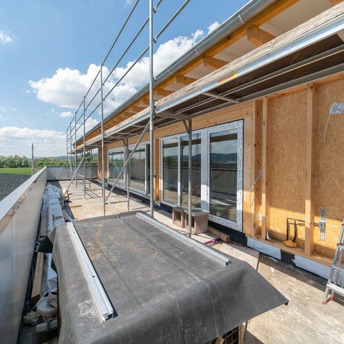 Wohnung auf Hallendach