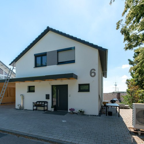 Einfamilienhaus mit Carport