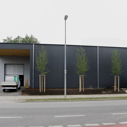 Halle und Büro