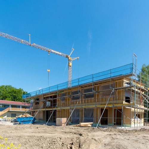 Halle mit Wohnung