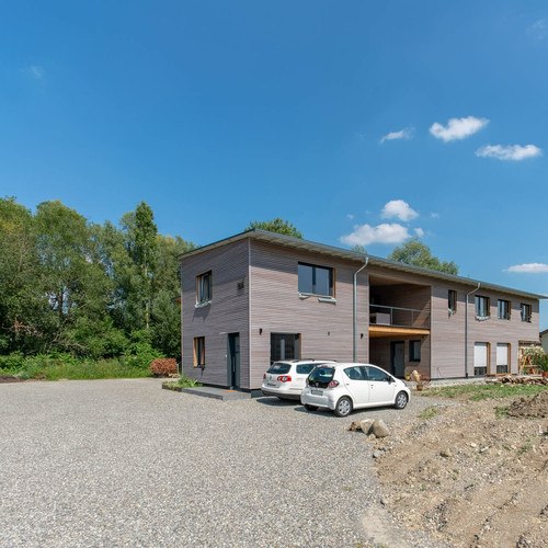 Halle mit Wohnung